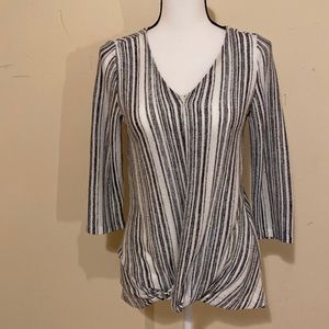 Verve ami black and white twist front - never worn - size small